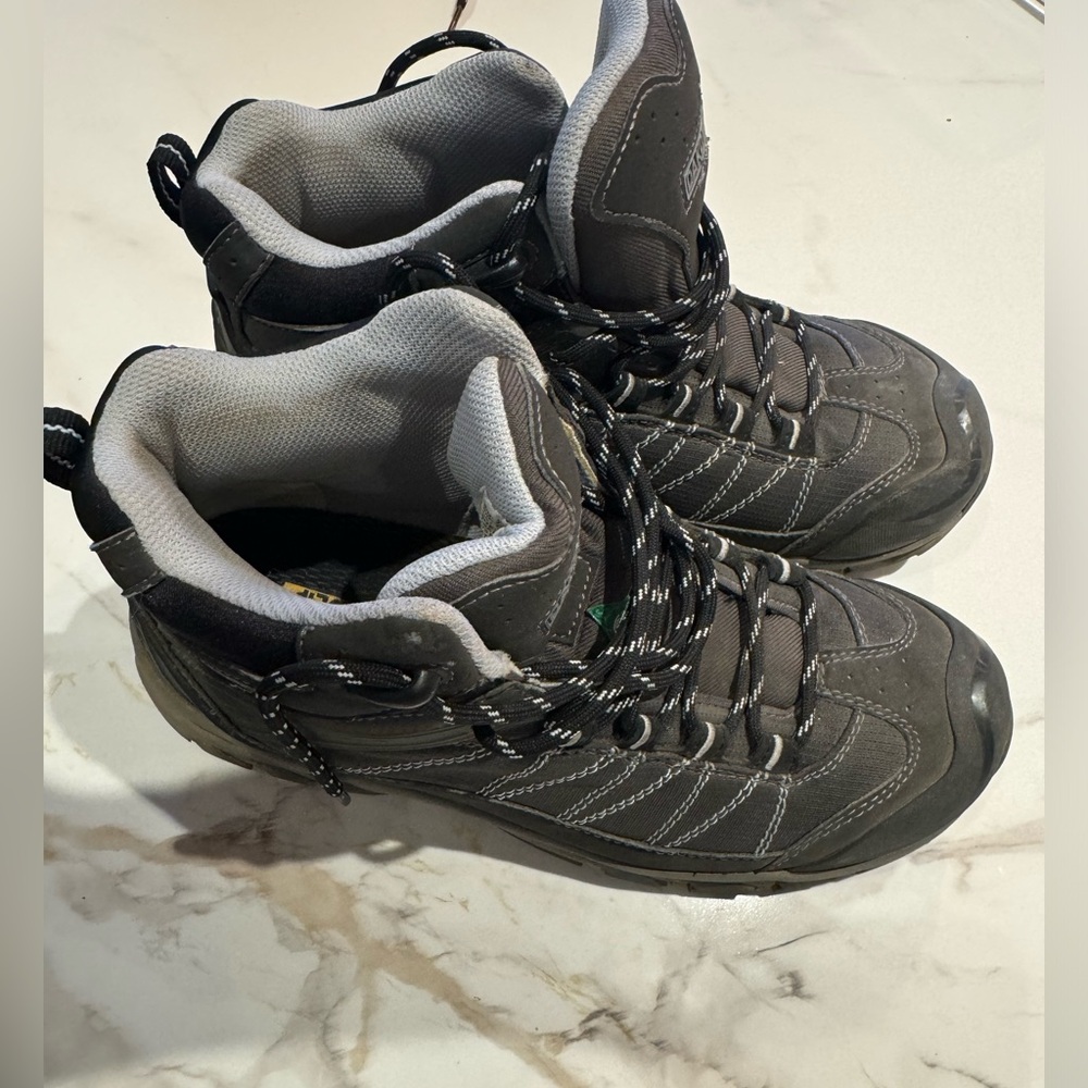 Dakota women’s steel toed boots